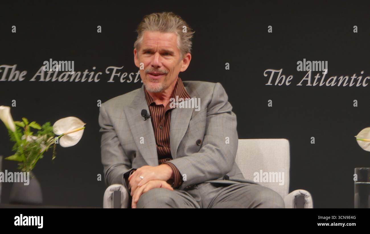 2025 Atlantic Festival, Perelman Performing Arts Center, 1 World Trade Center, 251 Fulton St., New York, NY 10007, USA. 19 settembre 2025. A-List Motion Picture Star Ethan Hawke appare al 2025 Atlantic Festival di New York, per discutere del suo nuovo film FX "The Lowdown". Crediti: ©Julia Mineeva/ EGBN News/Alamy Live News Foto Stock