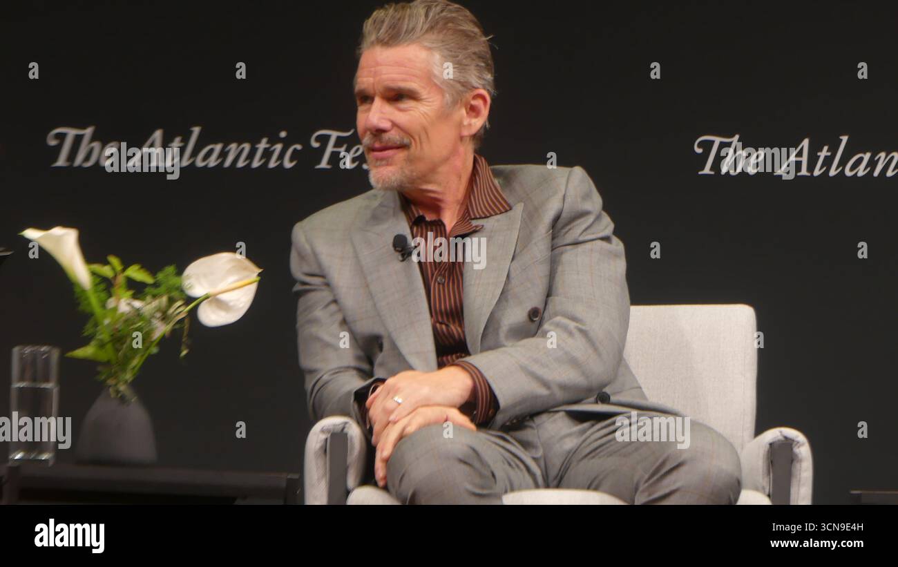 2025 Atlantic Festival, Perelman Performing Arts Center, 1 World Trade Center, 251 Fulton St., New York, NY 10007, USA. 19 settembre 2025. A-List Motion Picture Star Ethan Hawke appare al 2025 Atlantic Festival di New York, per discutere del suo nuovo film FX "The Lowdown". Crediti: ©Julia Mineeva/ EGBN News/Alamy Live News Foto Stock