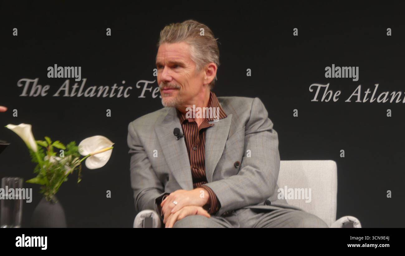 2025 Atlantic Festival, Perelman Performing Arts Center, 1 World Trade Center, 251 Fulton St., New York, NY 10007, USA. 19 settembre 2025. A-List Motion Picture Star Ethan Hawke appare al 2025 Atlantic Festival di New York, per discutere del suo nuovo film FX "The Lowdown". Crediti: ©Julia Mineeva/ EGBN News/Alamy Live News Foto Stock