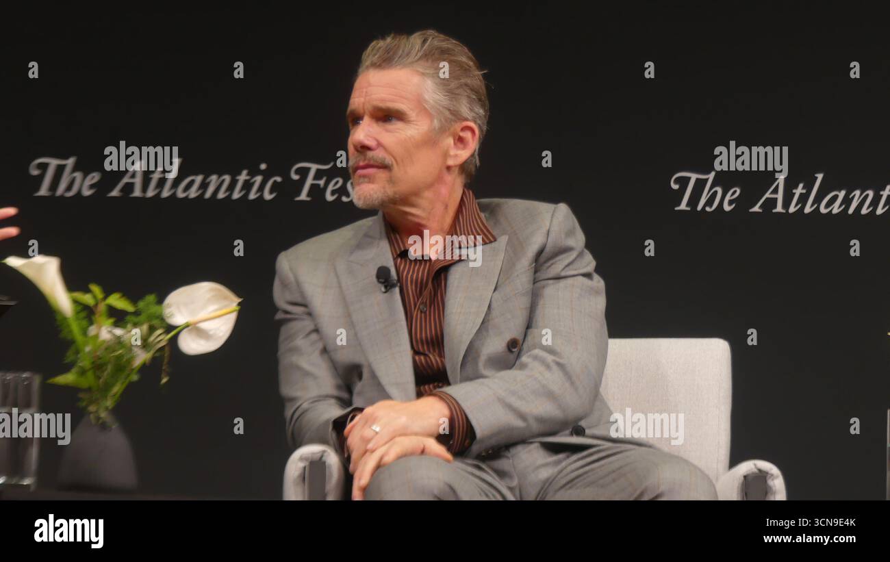 2025 Atlantic Festival, Perelman Performing Arts Center, 1 World Trade Center, 251 Fulton St., New York, NY 10007, USA. 19 settembre 2025. A-List Motion Picture Star Ethan Hawke appare al 2025 Atlantic Festival di New York, per discutere del suo nuovo film FX "The Lowdown". Crediti: ©Julia Mineeva/ EGBN News/Alamy Live News Foto Stock