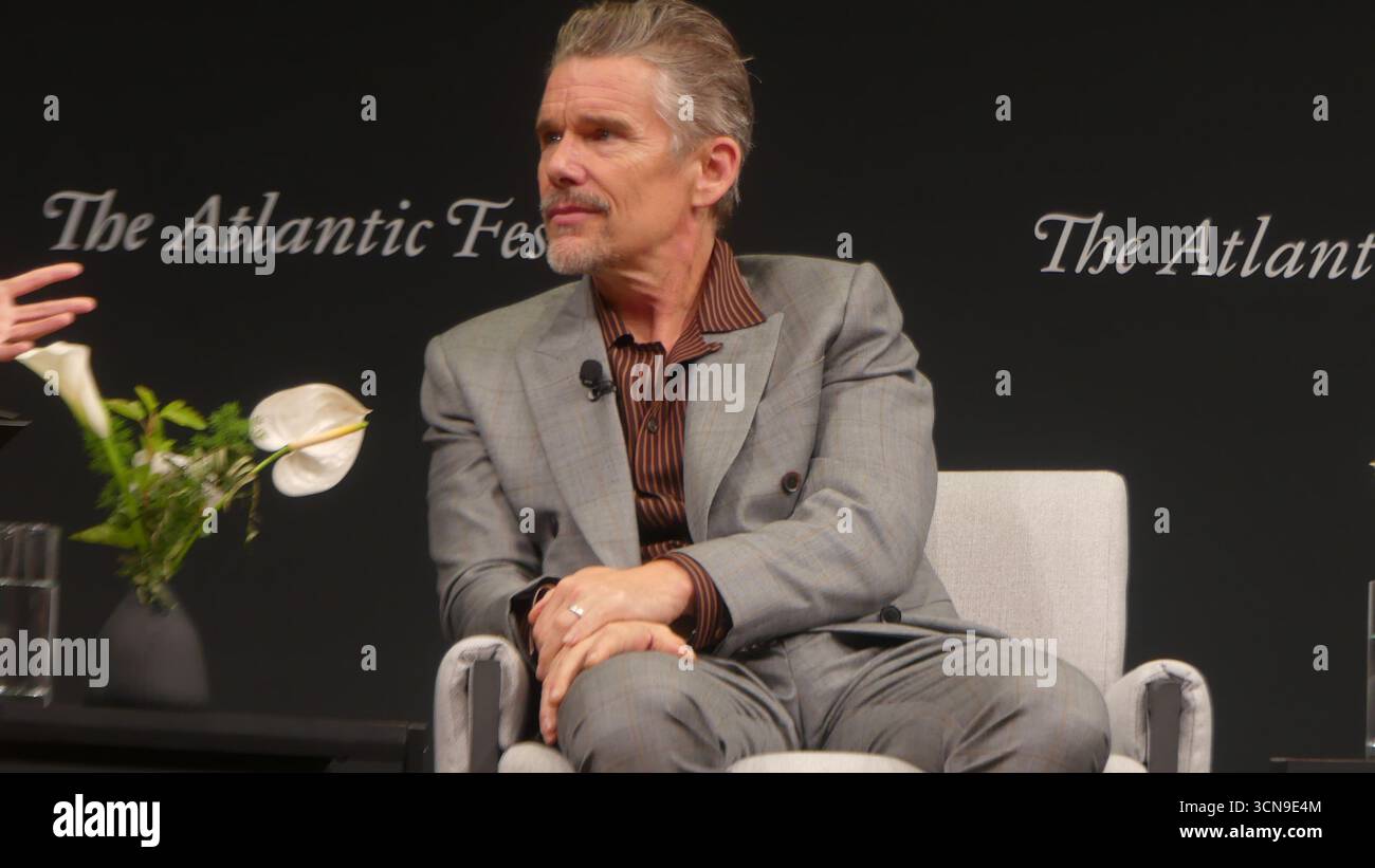 2025 Atlantic Festival, Perelman Performing Arts Center, 1 World Trade Center, 251 Fulton St., New York, NY 10007, USA. 19 settembre 2025. A-List Motion Picture Star Ethan Hawke appare al 2025 Atlantic Festival di New York, per discutere del suo nuovo film FX "The Lowdown". Crediti: ©Julia Mineeva/ EGBN News/Alamy Live News Foto Stock