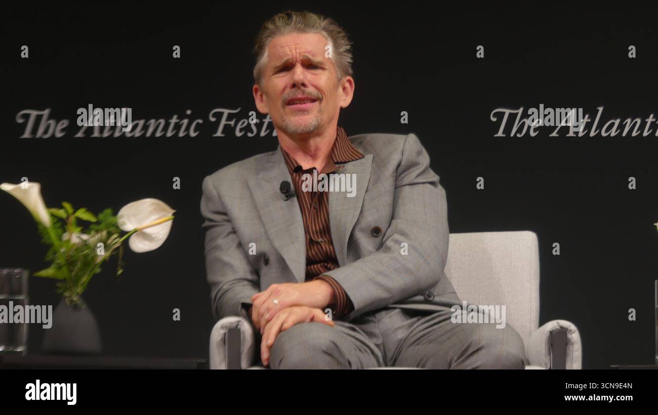 2025 Atlantic Festival, Perelman Performing Arts Center, 1 World Trade Center, 251 Fulton St., New York, NY 10007, USA. 19 settembre 2025. A-List Motion Picture Star Ethan Hawke appare al 2025 Atlantic Festival di New York, per discutere del suo nuovo film FX "The Lowdown". Crediti: ©Julia Mineeva/ EGBN News/Alamy Live News Foto Stock
