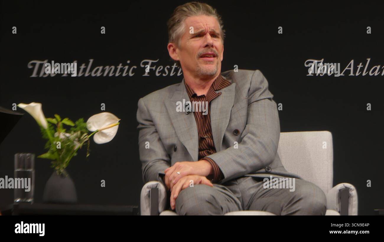 2025 Atlantic Festival, Perelman Performing Arts Center, 1 World Trade Center, 251 Fulton St., New York, NY 10007, USA. 19 settembre 2025. A-List Motion Picture Star Ethan Hawke appare al 2025 Atlantic Festival di New York, per discutere del suo nuovo film FX "The Lowdown". Crediti: ©Julia Mineeva/ EGBN News/Alamy Live News Foto Stock