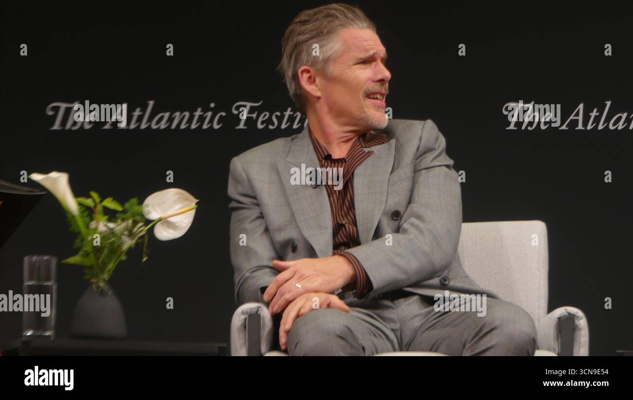 2025 Atlantic Festival, Perelman Performing Arts Center, 1 World Trade Center, 251 Fulton St., New York, NY 10007, USA. 19 settembre 2025. A-List Motion Picture Star Ethan Hawke appare al 2025 Atlantic Festival di New York, per discutere del suo nuovo film FX "The Lowdown". Crediti: ©Julia Mineeva/ EGBN News/Alamy Live News Foto Stock