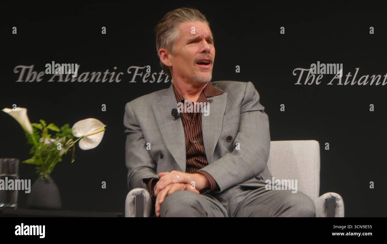 2025 Atlantic Festival, Perelman Performing Arts Center, 1 World Trade Center, 251 Fulton St., New York, NY 10007, USA. 19 settembre 2025. A-List Motion Picture Star Ethan Hawke appare al 2025 Atlantic Festival di New York, per discutere del suo nuovo film FX "The Lowdown". Crediti: ©Julia Mineeva/ EGBN News/Alamy Live News Foto Stock