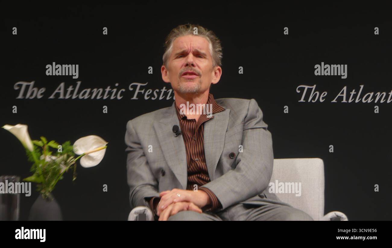 2025 Atlantic Festival, Perelman Performing Arts Center, 1 World Trade Center, 251 Fulton St., New York, NY 10007, USA. 19 settembre 2025. A-List Motion Picture Star Ethan Hawke appare al 2025 Atlantic Festival di New York, per discutere del suo nuovo film FX "The Lowdown". Crediti: ©Julia Mineeva/ EGBN News/Alamy Live News Foto Stock