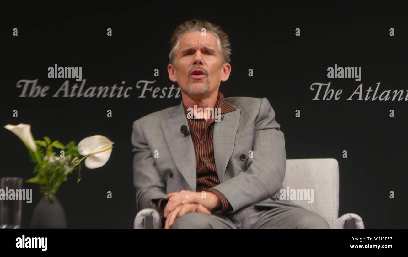 2025 Atlantic Festival, Perelman Performing Arts Center, 1 World Trade Center, 251 Fulton St., New York, NY 10007, USA. 19 settembre 2025. A-List Motion Picture Star Ethan Hawke appare al 2025 Atlantic Festival di New York, per discutere del suo nuovo film FX "The Lowdown". Crediti: ©Julia Mineeva/ EGBN News/Alamy Live News Foto Stock
