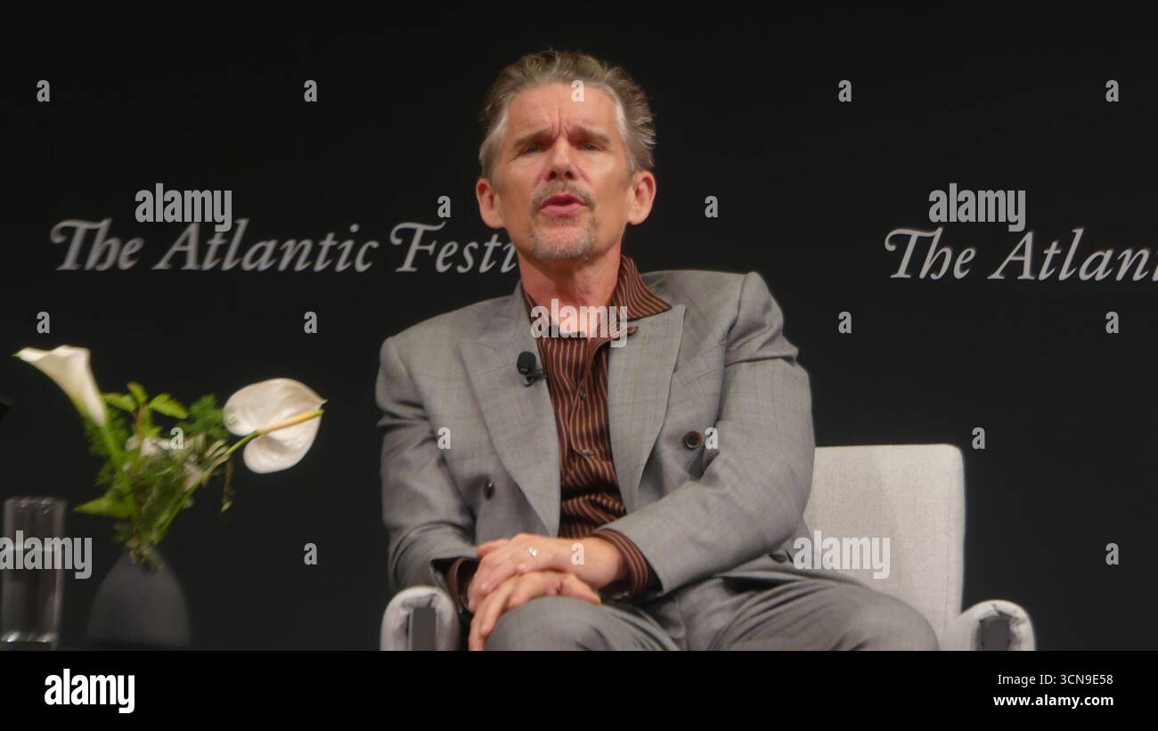 2025 Atlantic Festival, Perelman Performing Arts Center, 1 World Trade Center, 251 Fulton St., New York, NY 10007, USA. 19 settembre 2025. A-List Motion Picture Star Ethan Hawke appare al 2025 Atlantic Festival di New York, per discutere del suo nuovo film FX "The Lowdown". Crediti: ©Julia Mineeva/ EGBN News/Alamy Live News Foto Stock