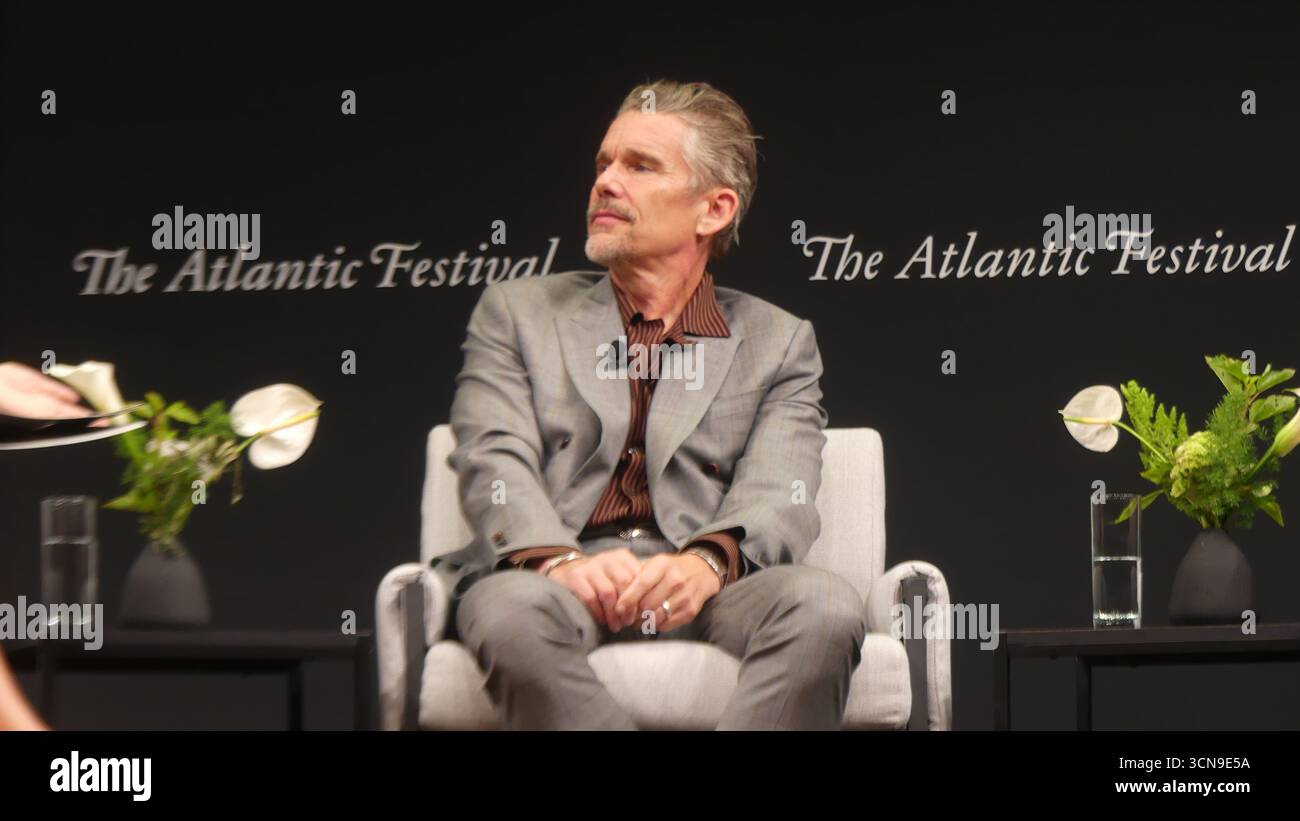 2025 Atlantic Festival, Perelman Performing Arts Center, 1 World Trade Center, 251 Fulton St., New York, NY 10007, USA. 19 settembre 2025. A-List Motion Picture Star Ethan Hawke appare al 2025 Atlantic Festival di New York, per discutere del suo nuovo film FX "The Lowdown". Crediti: ©Julia Mineeva/ EGBN News/Alamy Live News Foto Stock