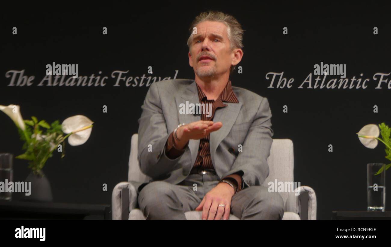 2025 Atlantic Festival, Perelman Performing Arts Center, 1 World Trade Center, 251 Fulton St., New York, NY 10007, USA. 19 settembre 2025. A-List Motion Picture Star Ethan Hawke appare al 2025 Atlantic Festival di New York, per discutere del suo nuovo film FX "The Lowdown". Crediti: ©Julia Mineeva/ EGBN News/Alamy Live News Foto Stock