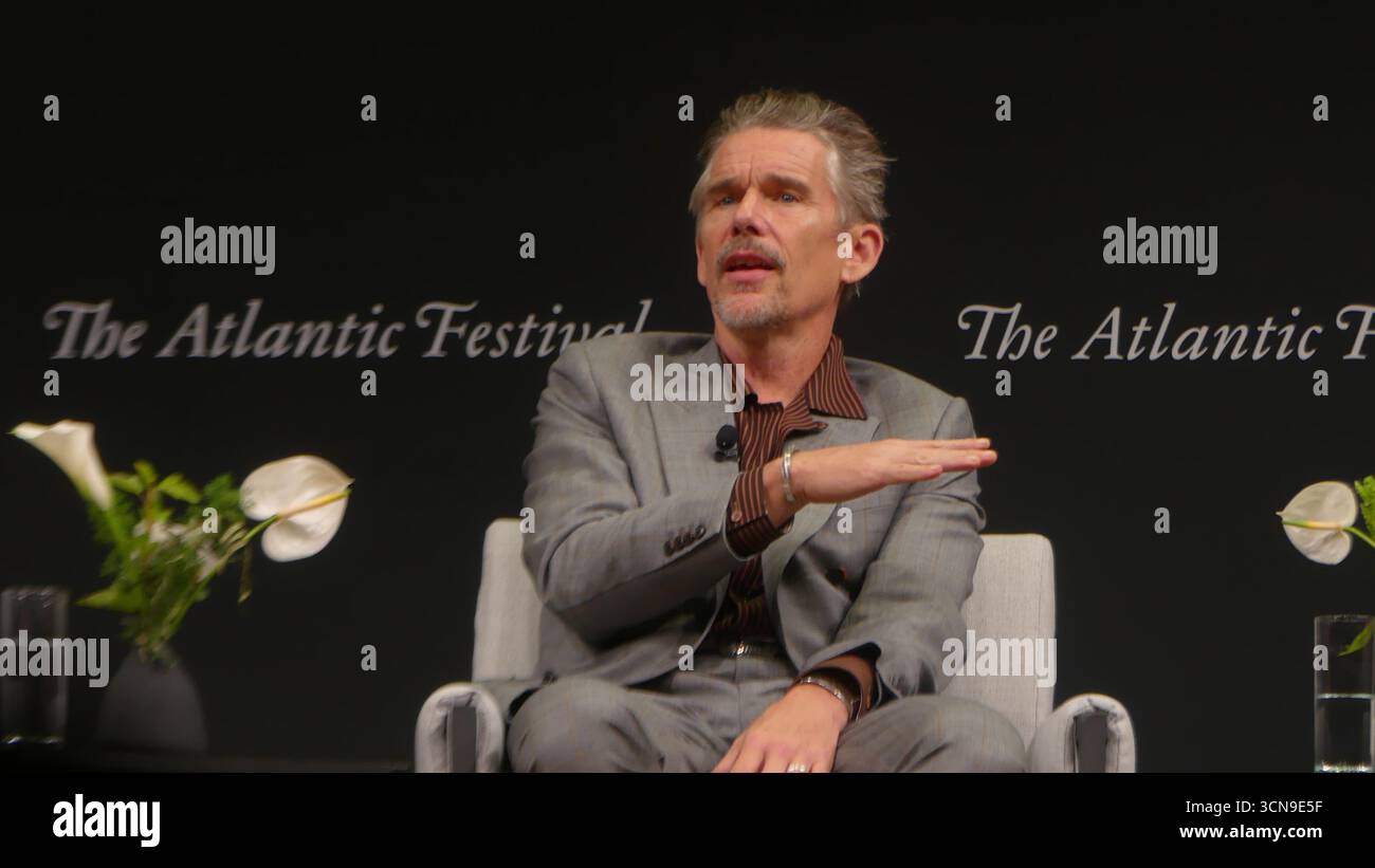 2025 Atlantic Festival, Perelman Performing Arts Center, 1 World Trade Center, 251 Fulton St., New York, NY 10007, USA. 19 settembre 2025. A-List Motion Picture Star Ethan Hawke appare al 2025 Atlantic Festival di New York, per discutere del suo nuovo film FX "The Lowdown". Crediti: ©Julia Mineeva/ EGBN News/Alamy Live News Foto Stock