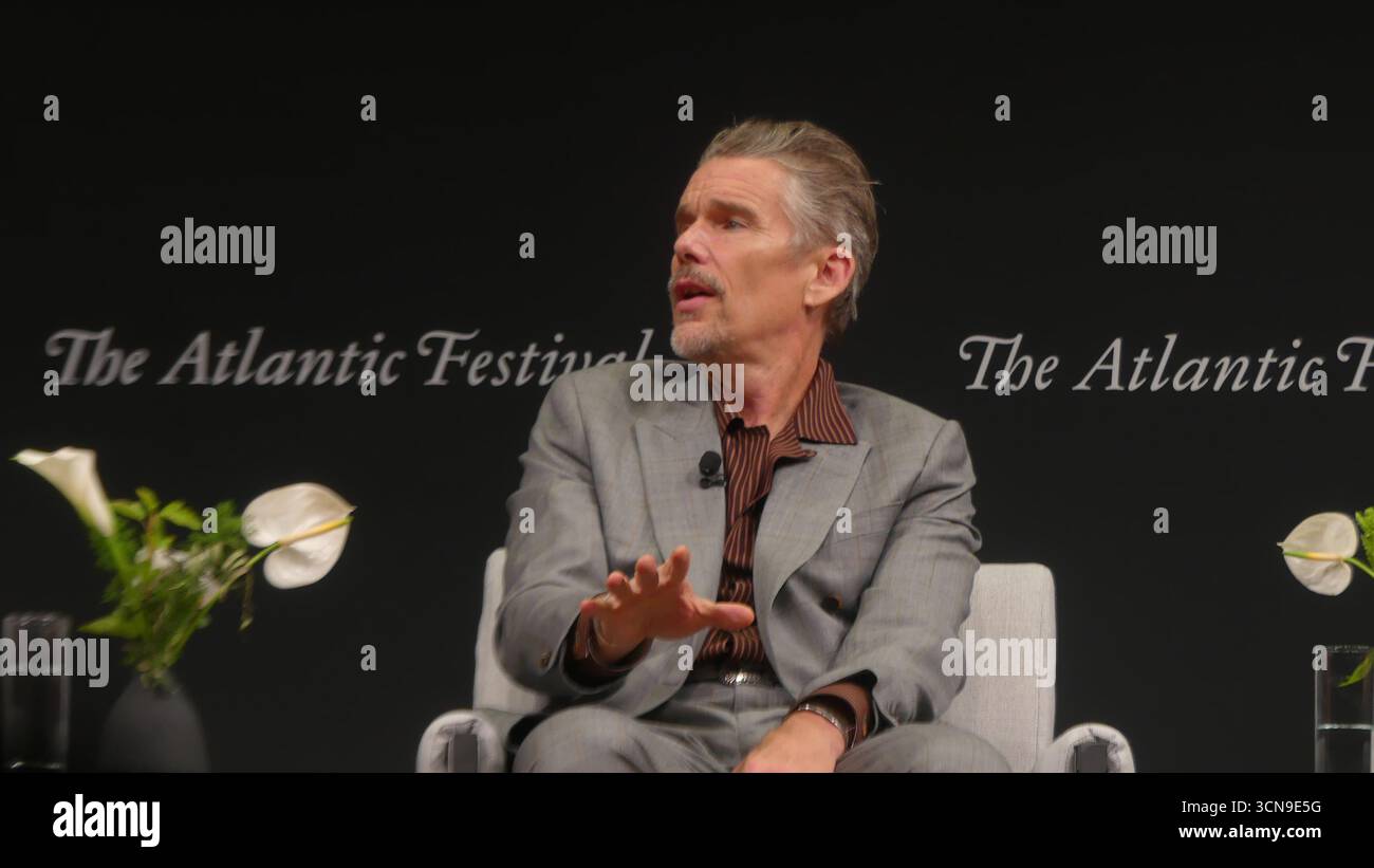 2025 Atlantic Festival, Perelman Performing Arts Center, 1 World Trade Center, 251 Fulton St., New York, NY 10007, USA. 19 settembre 2025. A-List Motion Picture Star Ethan Hawke appare al 2025 Atlantic Festival di New York, per discutere del suo nuovo film FX "The Lowdown". Crediti: ©Julia Mineeva/ EGBN News/Alamy Live News Foto Stock
