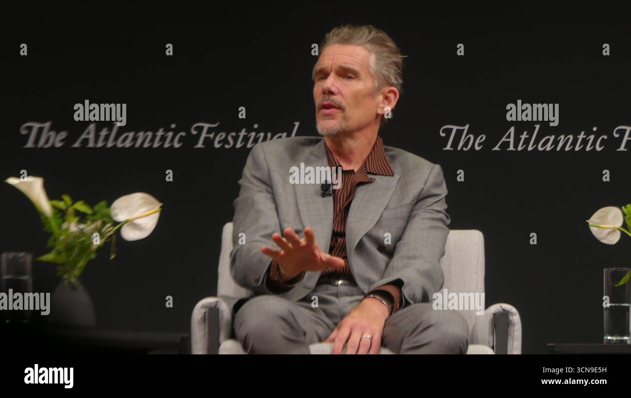 2025 Atlantic Festival, Perelman Performing Arts Center, 1 World Trade Center, 251 Fulton St., New York, NY 10007, USA. 19 settembre 2025. A-List Motion Picture Star Ethan Hawke appare al 2025 Atlantic Festival di New York, per discutere del suo nuovo film FX "The Lowdown". Crediti: ©Julia Mineeva/ EGBN News/Alamy Live News Foto Stock