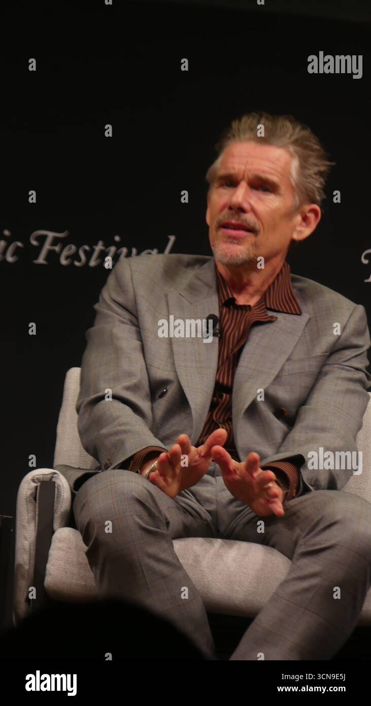 2025 Atlantic Festival, Perelman Performing Arts Center, 1 World Trade Center, 251 Fulton St., New York, NY 10007, USA. 19 settembre 2025. A-List Motion Picture Star Ethan Hawke appare al 2025 Atlantic Festival di New York, per discutere del suo nuovo film FX "The Lowdown". Crediti: ©Julia Mineeva/ EGBN News/Alamy Live News Foto Stock