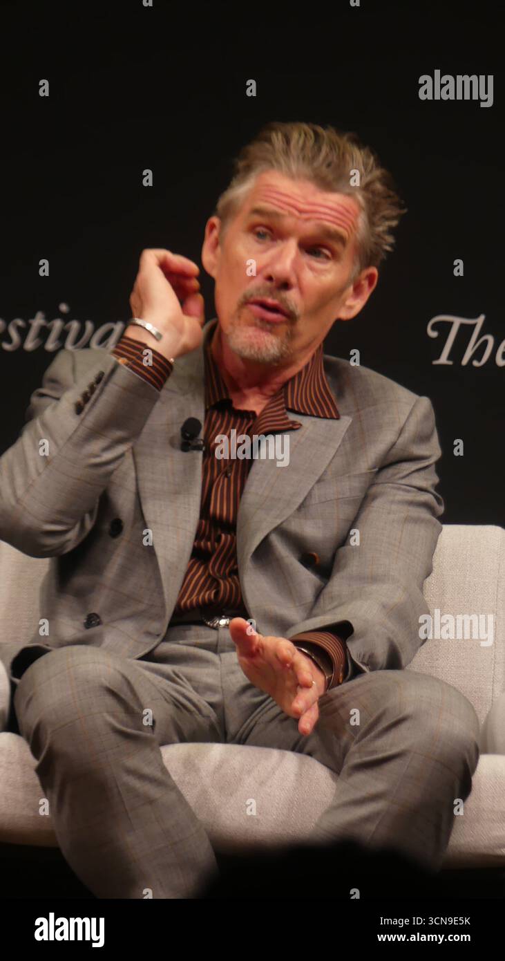 2025 Atlantic Festival, Perelman Performing Arts Center, 1 World Trade Center, 251 Fulton St., New York, NY 10007, USA. 19 settembre 2025. A-List Motion Picture Star Ethan Hawke appare al 2025 Atlantic Festival di New York, per discutere del suo nuovo film FX "The Lowdown". Crediti: ©Julia Mineeva/ EGBN News/Alamy Live News Foto Stock