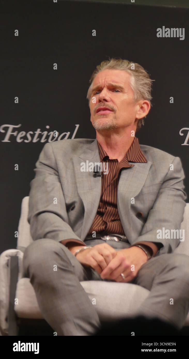 2025 Atlantic Festival, Perelman Performing Arts Center, 1 World Trade Center, 251 Fulton St., New York, NY 10007, USA. 19 settembre 2025. A-List Motion Picture Star Ethan Hawke appare al 2025 Atlantic Festival di New York, per discutere del suo nuovo film FX "The Lowdown". Crediti: ©Julia Mineeva/ EGBN News/Alamy Live News Foto Stock