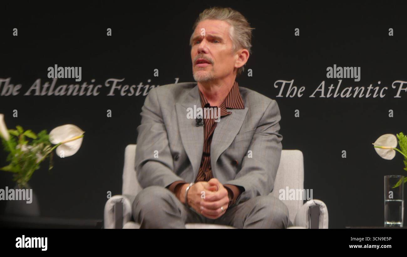 2025 Atlantic Festival, Perelman Performing Arts Center, 1 World Trade Center, 251 Fulton St., New York, NY 10007, USA. 19 settembre 2025. A-List Motion Picture Star Ethan Hawke appare al 2025 Atlantic Festival di New York, per discutere del suo nuovo film FX "The Lowdown". Crediti: ©Julia Mineeva/ EGBN News/Alamy Live News Foto Stock