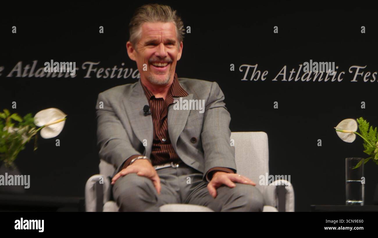 2025 Atlantic Festival, Perelman Performing Arts Center, 1 World Trade Center, 251 Fulton St., New York, NY 10007, USA. 19 settembre 2025. A-List Motion Picture Star Ethan Hawke appare al 2025 Atlantic Festival di New York, per discutere del suo nuovo film FX "The Lowdown". Crediti: ©Julia Mineeva/ EGBN News/Alamy Live News Foto Stock
