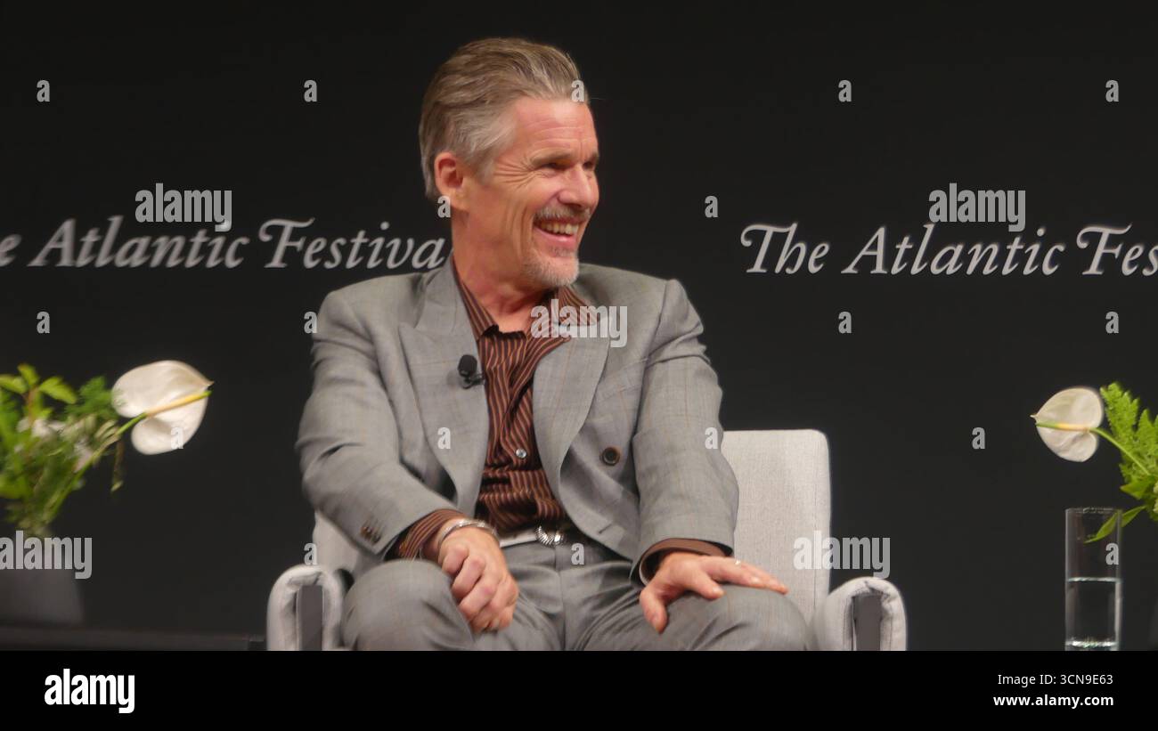 2025 Atlantic Festival, Perelman Performing Arts Center, 1 World Trade Center, 251 Fulton St., New York, NY 10007, USA. 19 settembre 2025. A-List Motion Picture Star Ethan Hawke appare al 2025 Atlantic Festival di New York, per discutere del suo nuovo film FX "The Lowdown". Crediti: ©Julia Mineeva/ EGBN News/Alamy Live News Foto Stock