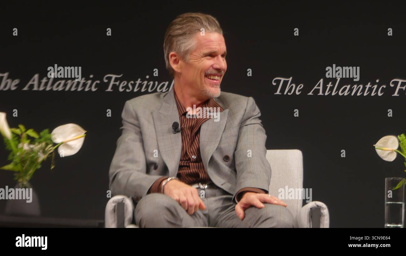 2025 Atlantic Festival, Perelman Performing Arts Center, 1 World Trade Center, 251 Fulton St., New York, NY 10007, USA. 19 settembre 2025. A-List Motion Picture Star Ethan Hawke appare al 2025 Atlantic Festival di New York, per discutere del suo nuovo film FX "The Lowdown". Crediti: ©Julia Mineeva/ EGBN News/Alamy Live News Foto Stock