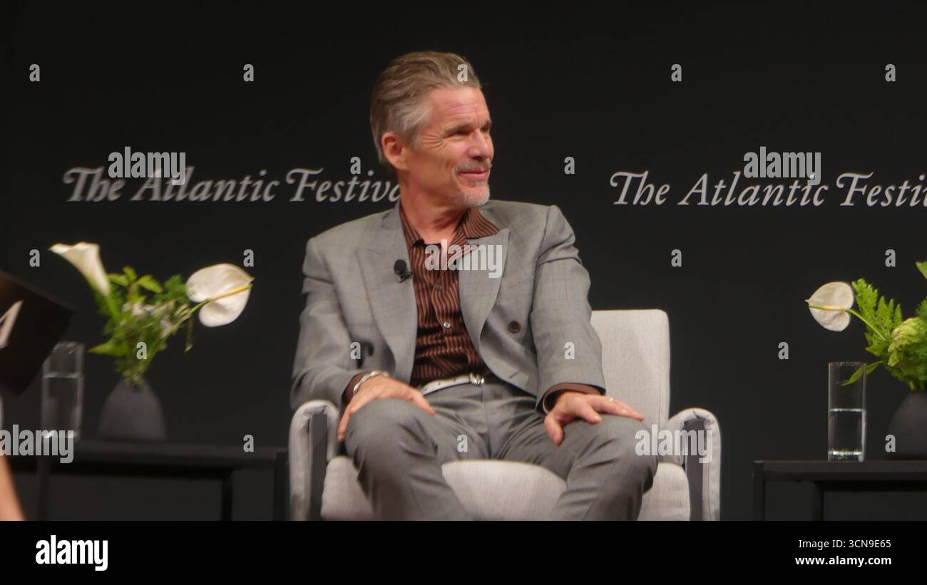 2025 Atlantic Festival, Perelman Performing Arts Center, 1 World Trade Center, 251 Fulton St., New York, NY 10007, USA. 19 settembre 2025. A-List Motion Picture Star Ethan Hawke appare al 2025 Atlantic Festival di New York, per discutere del suo nuovo film FX "The Lowdown". Crediti: ©Julia Mineeva/ EGBN News/Alamy Live News Foto Stock