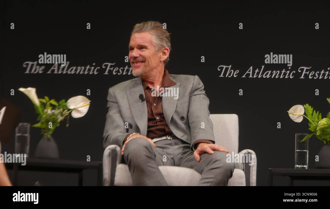2025 Atlantic Festival, Perelman Performing Arts Center, 1 World Trade Center, 251 Fulton St., New York, NY 10007, USA. 19 settembre 2025. A-List Motion Picture Star Ethan Hawke appare al 2025 Atlantic Festival di New York, per discutere del suo nuovo film FX "The Lowdown". Crediti: ©Julia Mineeva/ EGBN News/Alamy Live News Foto Stock