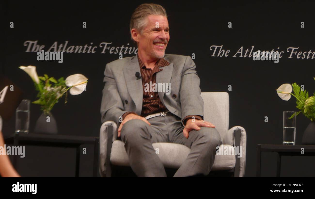 2025 Atlantic Festival, Perelman Performing Arts Center, 1 World Trade Center, 251 Fulton St., New York, NY 10007, USA. 19 settembre 2025. A-List Motion Picture Star Ethan Hawke appare al 2025 Atlantic Festival di New York, per discutere del suo nuovo film FX "The Lowdown". Crediti: ©Julia Mineeva/ EGBN News/Alamy Live News Foto Stock