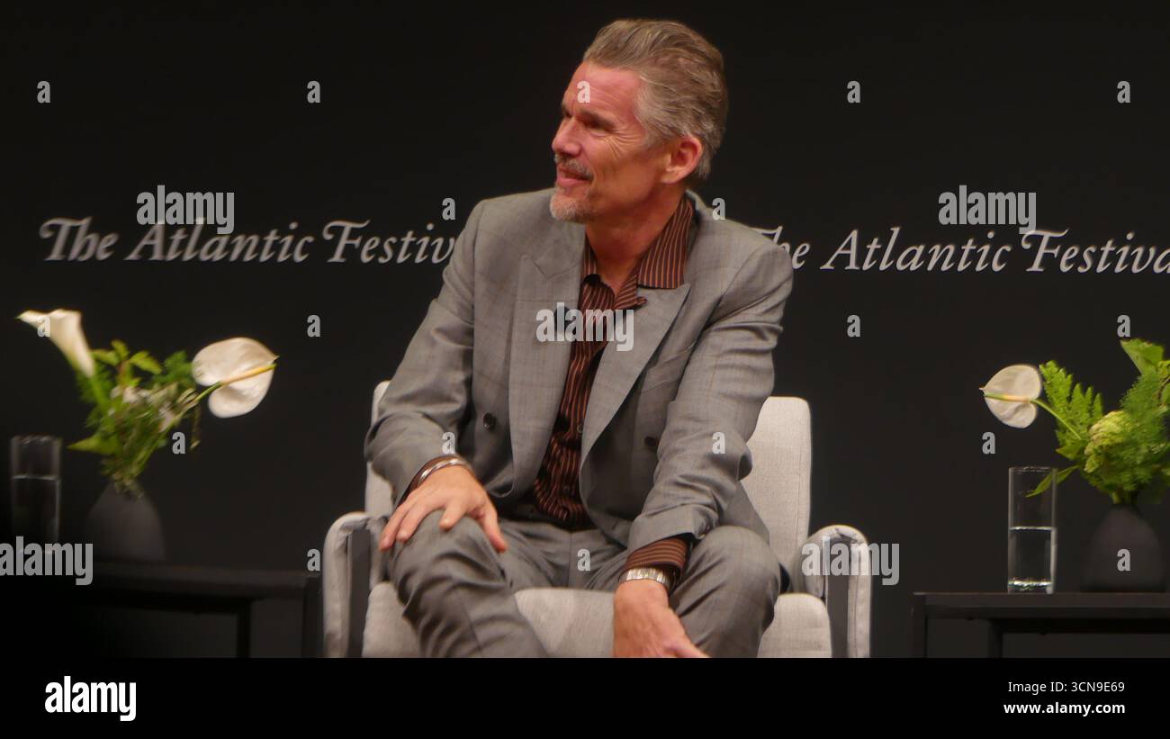 2025 Atlantic Festival, Perelman Performing Arts Center, 1 World Trade Center, 251 Fulton St., New York, NY 10007, USA. 19 settembre 2025. A-List Motion Picture Star Ethan Hawke appare al 2025 Atlantic Festival di New York, per discutere del suo nuovo film FX "The Lowdown". Crediti: ©Julia Mineeva/ EGBN News/Alamy Live News Foto Stock