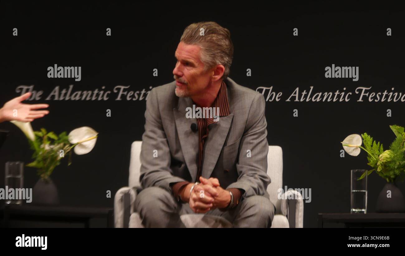2025 Atlantic Festival, Perelman Performing Arts Center, 1 World Trade Center, 251 Fulton St., New York, NY 10007, USA. 19 settembre 2025. A-List Motion Picture Star Ethan Hawke appare al 2025 Atlantic Festival di New York, per discutere del suo nuovo film FX "The Lowdown". Crediti: ©Julia Mineeva/ EGBN News/Alamy Live News Foto Stock
