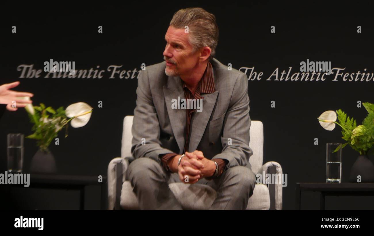 2025 Atlantic Festival, Perelman Performing Arts Center, 1 World Trade Center, 251 Fulton St., New York, NY 10007, USA. 19 settembre 2025. A-List Motion Picture Star Ethan Hawke appare al 2025 Atlantic Festival di New York, per discutere del suo nuovo film FX "The Lowdown". Crediti: ©Julia Mineeva/ EGBN News/Alamy Live News Foto Stock