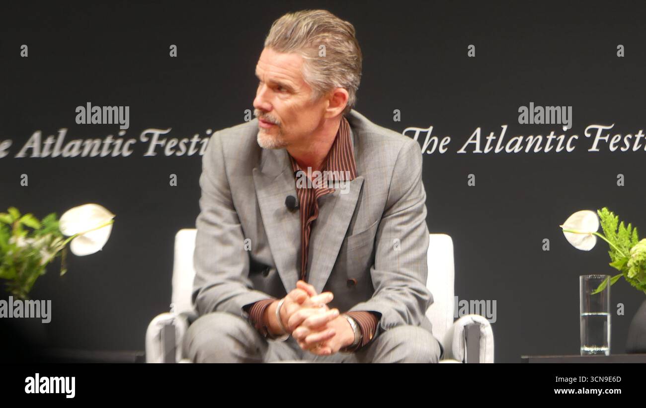 2025 Atlantic Festival, Perelman Performing Arts Center, 1 World Trade Center, 251 Fulton St., New York, NY 10007, USA. 19 settembre 2025. A-List Motion Picture Star Ethan Hawke appare al 2025 Atlantic Festival di New York, per discutere del suo nuovo film FX "The Lowdown". Crediti: ©Julia Mineeva/ EGBN News/Alamy Live News Foto Stock