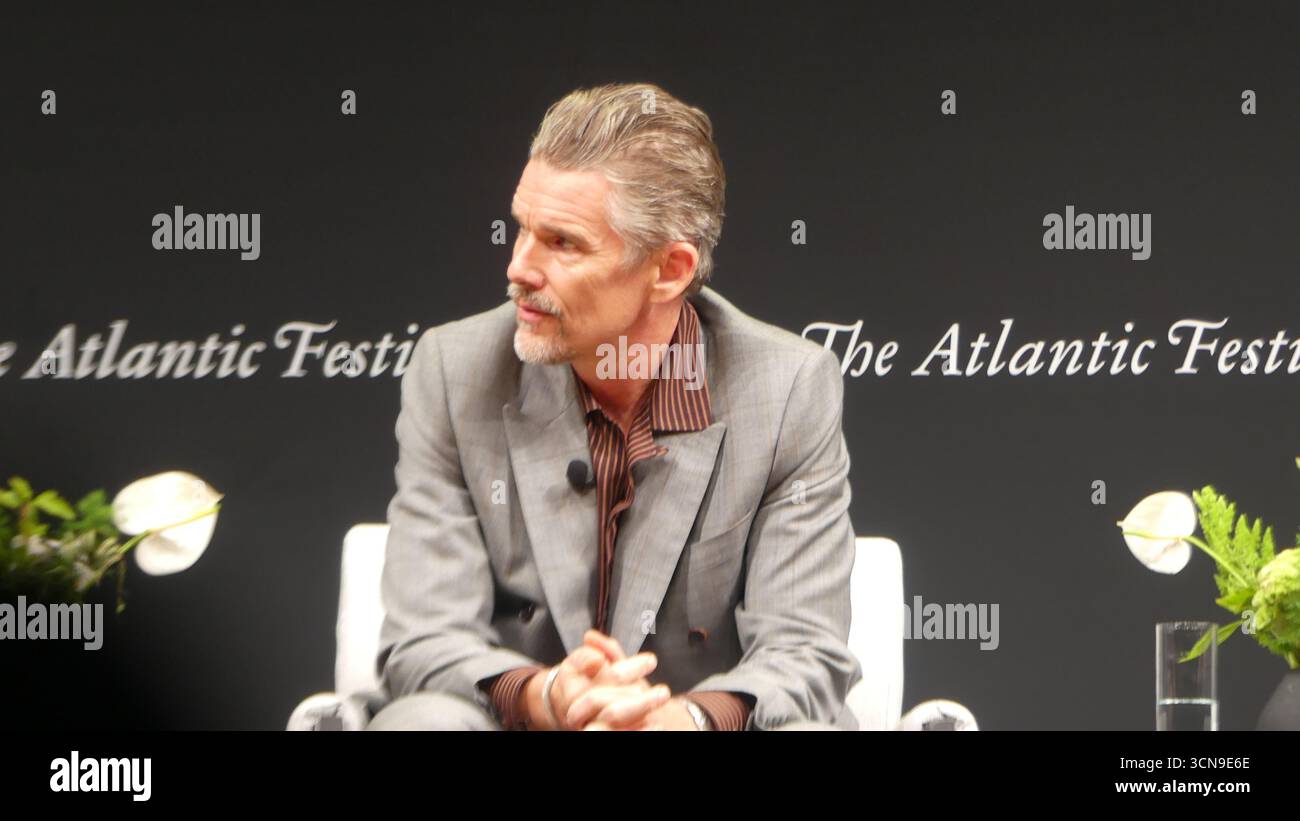 2025 Atlantic Festival, Perelman Performing Arts Center, 1 World Trade Center, 251 Fulton St., New York, NY 10007, USA. 19 settembre 2025. A-List Motion Picture Star Ethan Hawke appare al 2025 Atlantic Festival di New York, per discutere del suo nuovo film FX "The Lowdown". Crediti: ©Julia Mineeva/ EGBN News/Alamy Live News Foto Stock