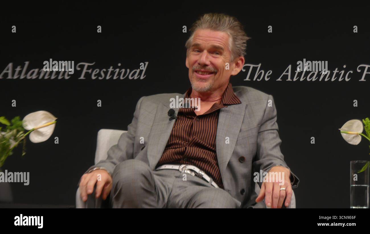 2025 Atlantic Festival, Perelman Performing Arts Center, 1 World Trade Center, 251 Fulton St., New York, NY 10007, USA. 19 settembre 2025. A-List Motion Picture Star Ethan Hawke appare al 2025 Atlantic Festival di New York, per discutere del suo nuovo film FX "The Lowdown". Crediti: ©Julia Mineeva/ EGBN News/Alamy Live News Foto Stock