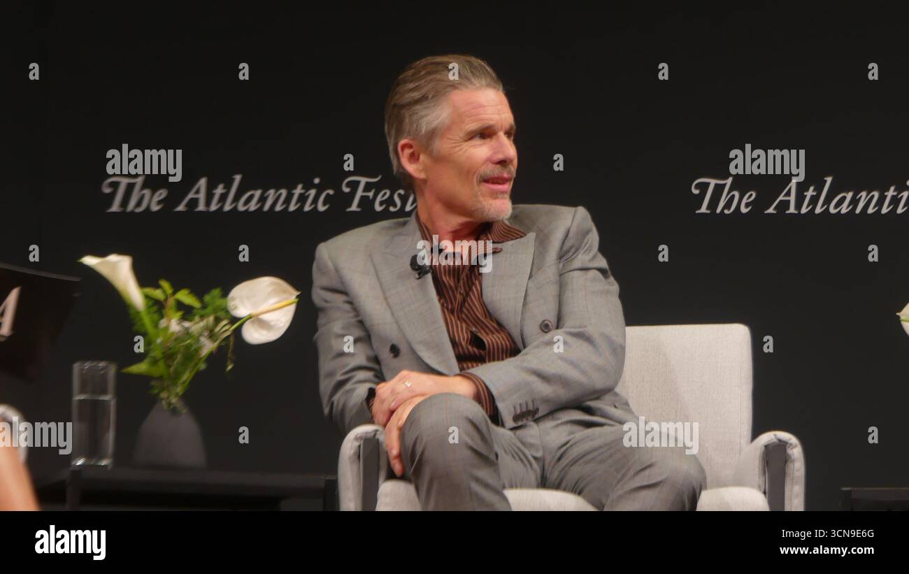 2025 Atlantic Festival, Perelman Performing Arts Center, 1 World Trade Center, 251 Fulton St., New York, NY 10007, USA. 19 settembre 2025. A-List Motion Picture Star Ethan Hawke appare al 2025 Atlantic Festival di New York, per discutere del suo nuovo film FX "The Lowdown". Crediti: ©Julia Mineeva/ EGBN News/Alamy Live News Foto Stock