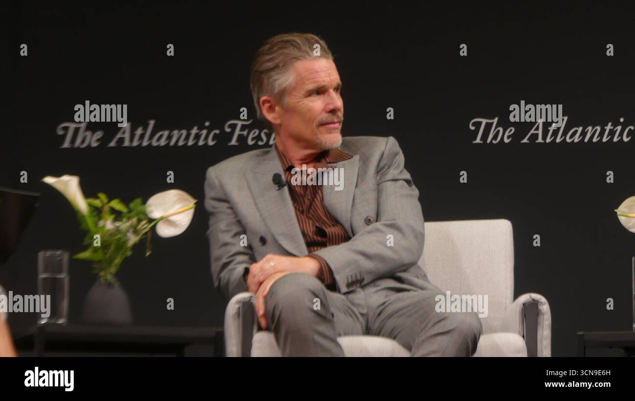 2025 Atlantic Festival, Perelman Performing Arts Center, 1 World Trade Center, 251 Fulton St., New York, NY 10007, USA. 19 settembre 2025. A-List Motion Picture Star Ethan Hawke appare al 2025 Atlantic Festival di New York, per discutere del suo nuovo film FX "The Lowdown". Crediti: ©Julia Mineeva/ EGBN News/Alamy Live News Foto Stock