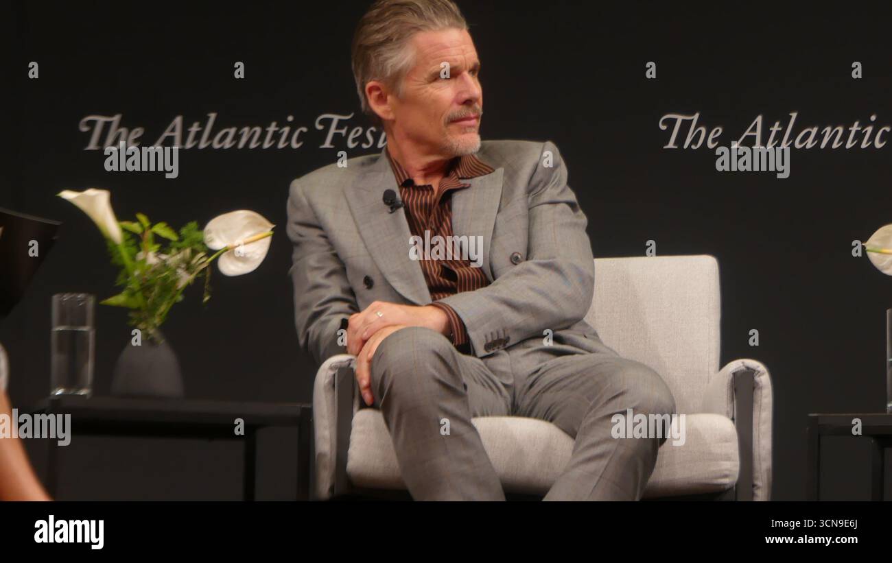 2025 Atlantic Festival, Perelman Performing Arts Center, 1 World Trade Center, 251 Fulton St., New York, NY 10007, USA. 19 settembre 2025. A-List Motion Picture Star Ethan Hawke appare al 2025 Atlantic Festival di New York, per discutere del suo nuovo film FX "The Lowdown". Crediti: ©Julia Mineeva/ EGBN News/Alamy Live News Foto Stock