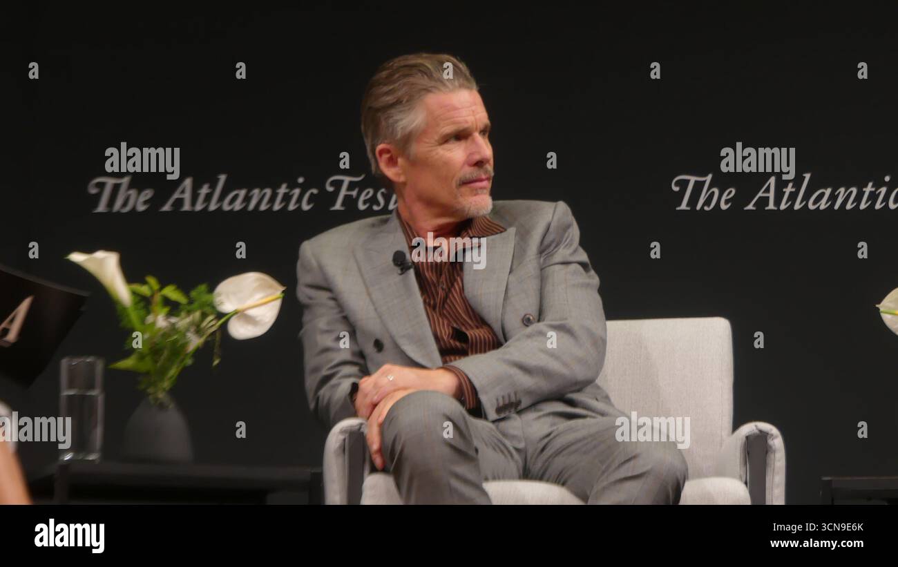 2025 Atlantic Festival, Perelman Performing Arts Center, 1 World Trade Center, 251 Fulton St., New York, NY 10007, USA. 19 settembre 2025. A-List Motion Picture Star Ethan Hawke appare al 2025 Atlantic Festival di New York, per discutere del suo nuovo film FX "The Lowdown". Crediti: ©Julia Mineeva/ EGBN News/Alamy Live News Foto Stock