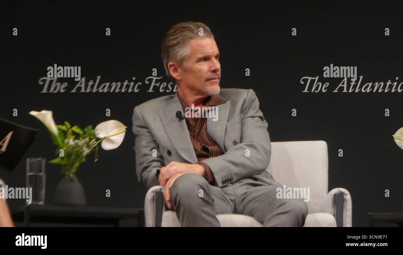 2025 Atlantic Festival, Perelman Performing Arts Center, 1 World Trade Center, 251 Fulton St., New York, NY 10007, USA. 19 settembre 2025. A-List Motion Picture Star Ethan Hawke appare al 2025 Atlantic Festival di New York, per discutere del suo nuovo film FX "The Lowdown". Crediti: ©Julia Mineeva/ EGBN News/Alamy Live News Foto Stock