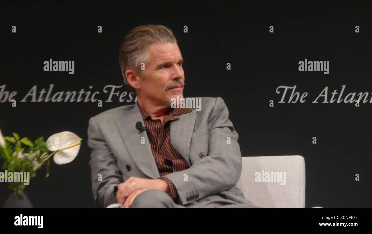 2025 Atlantic Festival, Perelman Performing Arts Center, 1 World Trade Center, 251 Fulton St., New York, NY 10007, USA. 19 settembre 2025. A-List Motion Picture Star Ethan Hawke appare al 2025 Atlantic Festival di New York, per discutere del suo nuovo film FX "The Lowdown". Crediti: ©Julia Mineeva/ EGBN News/Alamy Live News Foto Stock