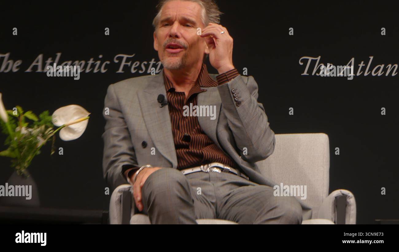 2025 Atlantic Festival, Perelman Performing Arts Center, 1 World Trade Center, 251 Fulton St., New York, NY 10007, USA. 19 settembre 2025. A-List Motion Picture Star Ethan Hawke appare al 2025 Atlantic Festival di New York, per discutere del suo nuovo film FX "The Lowdown". Crediti: ©Julia Mineeva/ EGBN News/Alamy Live News Foto Stock