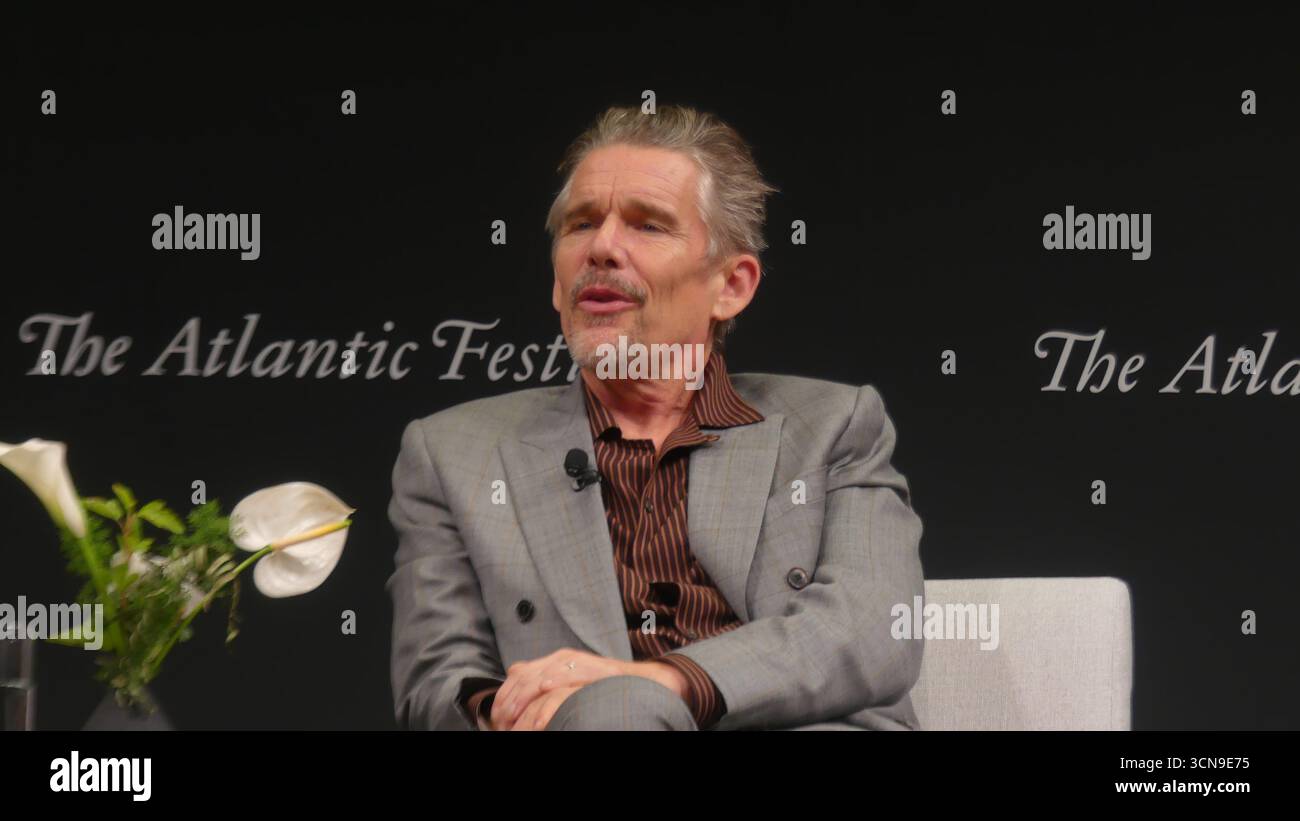 2025 Atlantic Festival, Perelman Performing Arts Center, 1 World Trade Center, 251 Fulton St., New York, NY 10007, USA. 19 settembre 2025. A-List Motion Picture Star Ethan Hawke appare al 2025 Atlantic Festival di New York, per discutere del suo nuovo film FX "The Lowdown". Crediti: ©Julia Mineeva/ EGBN News/Alamy Live News Foto Stock