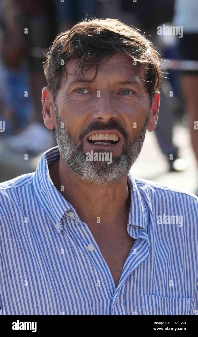 LA ROCHELLE, FRANCIA - 19 SETTEMBRE: Laurent Krusor partecipa alla photocall ' Plus belle la vie, Encore Plus belle' durante il 27° la Rochelle Fiction Festival il 19 settembre 2025 a la Rochelle, Francia. Laurent Lairys/PSNEWZ Foto Stock