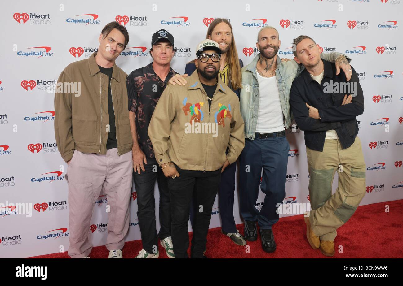 Las Vegas, Stati Uniti. 20 settembre 2025. Sam Farrar, Matt Flynn, Paul 'PJ' Morton, James Valentine, Adam Levine e Jesse Carmichael dei Maroon 5 partecipano al 2025 iHeartRadio Music Festival alla T-Mobile Arena il 19 settembre 2025 a Las Vegas, Nevada. Foto: Crash/imageSPACE/Sipa USA credito: SIPA USA/Alamy Live News Foto Stock