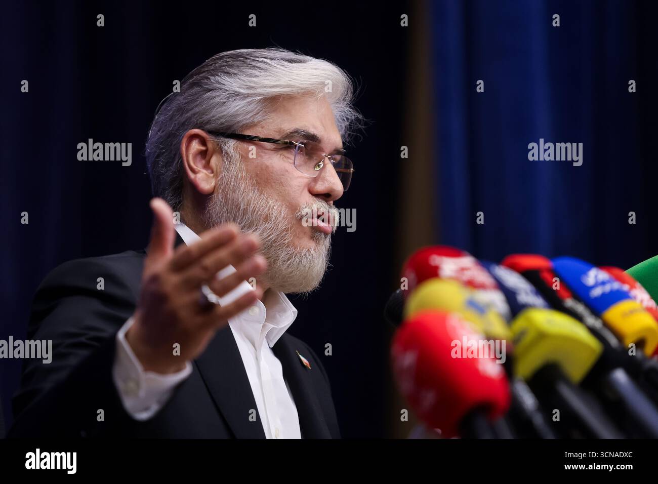 Teheran, Iran, 20 settembre 2025, Hossein Simaei Saraf, ministro iraniano della scienza, della ricerca e della tecnologia, partecipa a una conferenza stampa Credit:Foad Ashtari/Mehr News Agancy Foto Stock
