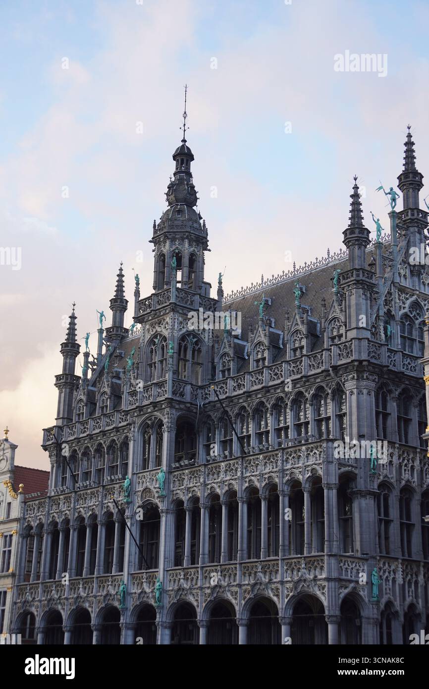 Primo piano, Maison du ROI alla Grand Place, Dusk, Bruxelles, Belgio Foto Stock