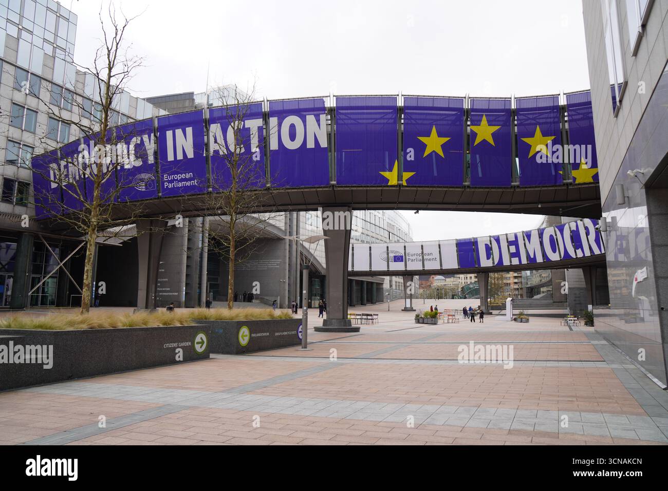 Parlamento europeo, Espace Leopold, Democracy Banner, Bruxelles, Belgio Foto Stock