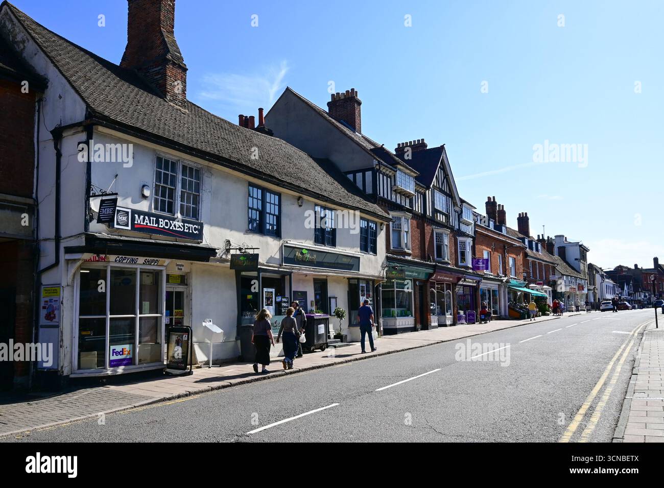 Una varietà di vecchi edifici lungo Bancroft a Hitchin, Hertforshire, Inghilterra, Regno Unito Foto Stock