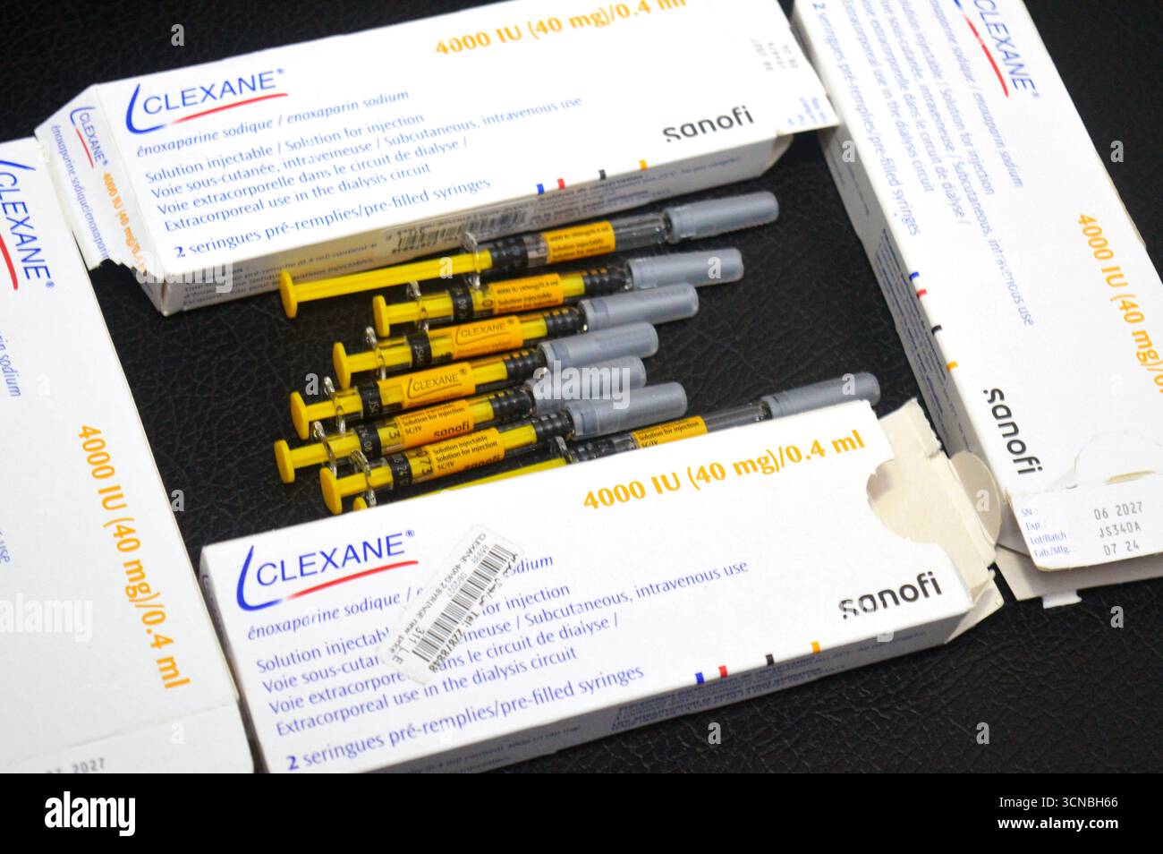 Cairo, Egitto, 16 settembre 2025: Clexane enoxaparin sodico di Sanofi, un farmaco anticoagulante (fluidificante del sangue), tratta e previene il trombo venoso profondo Foto Stock