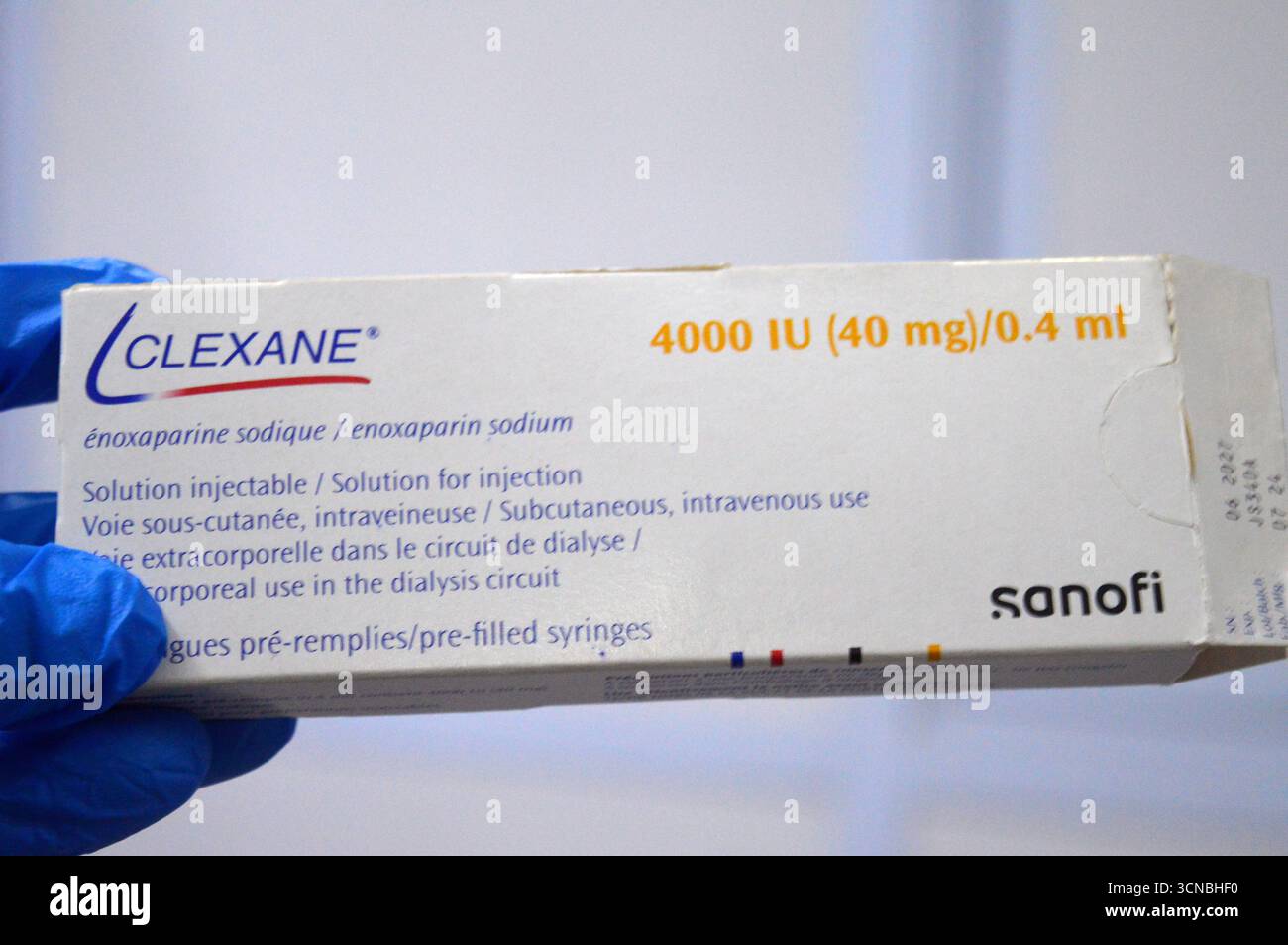 Cairo, Egitto, 16 settembre 2025: Clexane enoxaparin sodico di Sanofi, un farmaco anticoagulante (fluidificante del sangue), tratta e previene il trombo venoso profondo Foto Stock