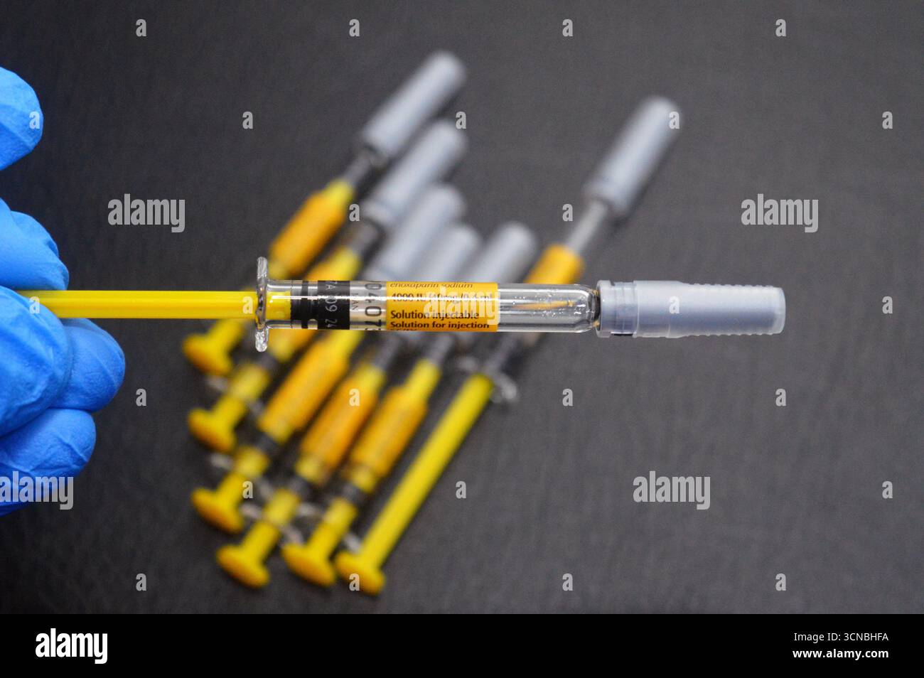 Cairo, Egitto, 16 settembre 2025: Clexane enoxaparin sodico di Sanofi, un farmaco anticoagulante (fluidificante del sangue), tratta e previene il trombo venoso profondo Foto Stock